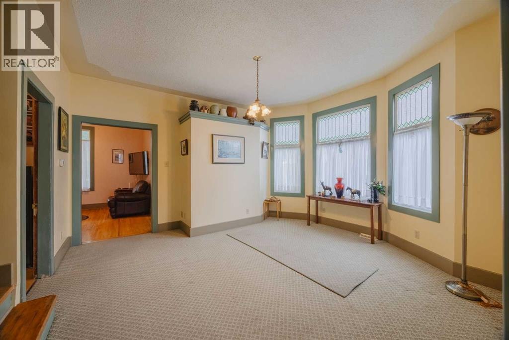 15 Elma Street W — photo 8