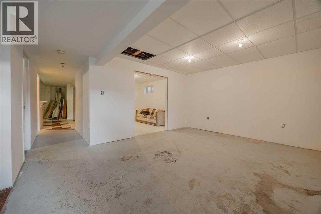 15 Elma Street W — photo 25