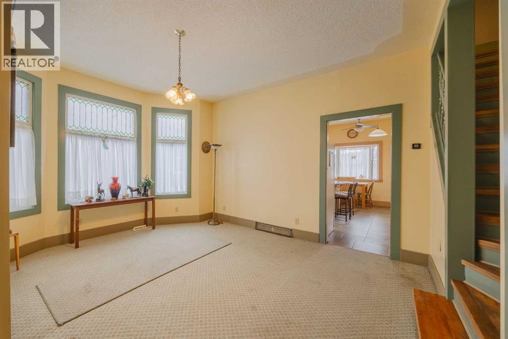 15 Elma Street W — photo 7