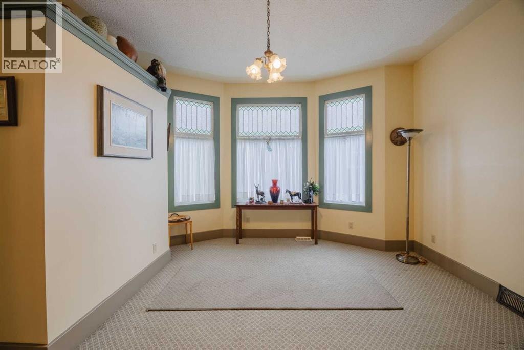 15 Elma Street W — photo 9