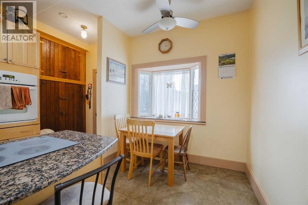 15 Elma Street W — photo 17