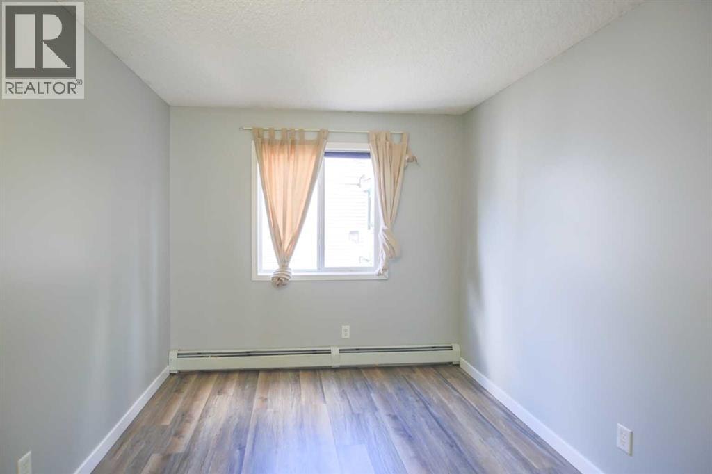 202, 5202 Valleyview Park SE — photo 11