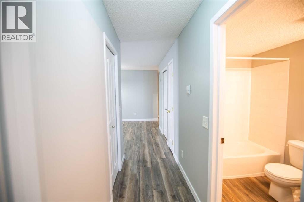 202, 5202 Valleyview Park SE — photo 13