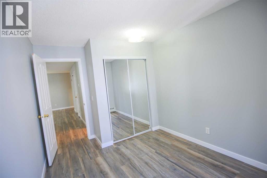 202, 5202 Valleyview Park SE — photo 12