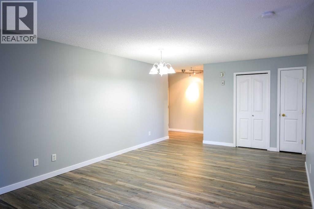 202, 5202 Valleyview Park SE — photo 3
