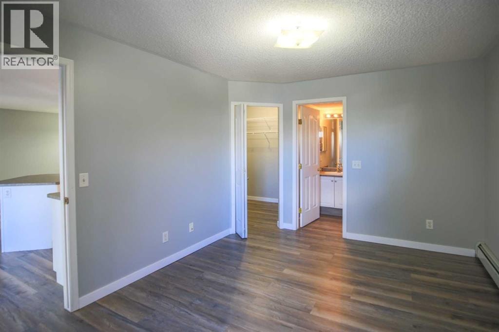 202, 5202 Valleyview Park SE — photo 7