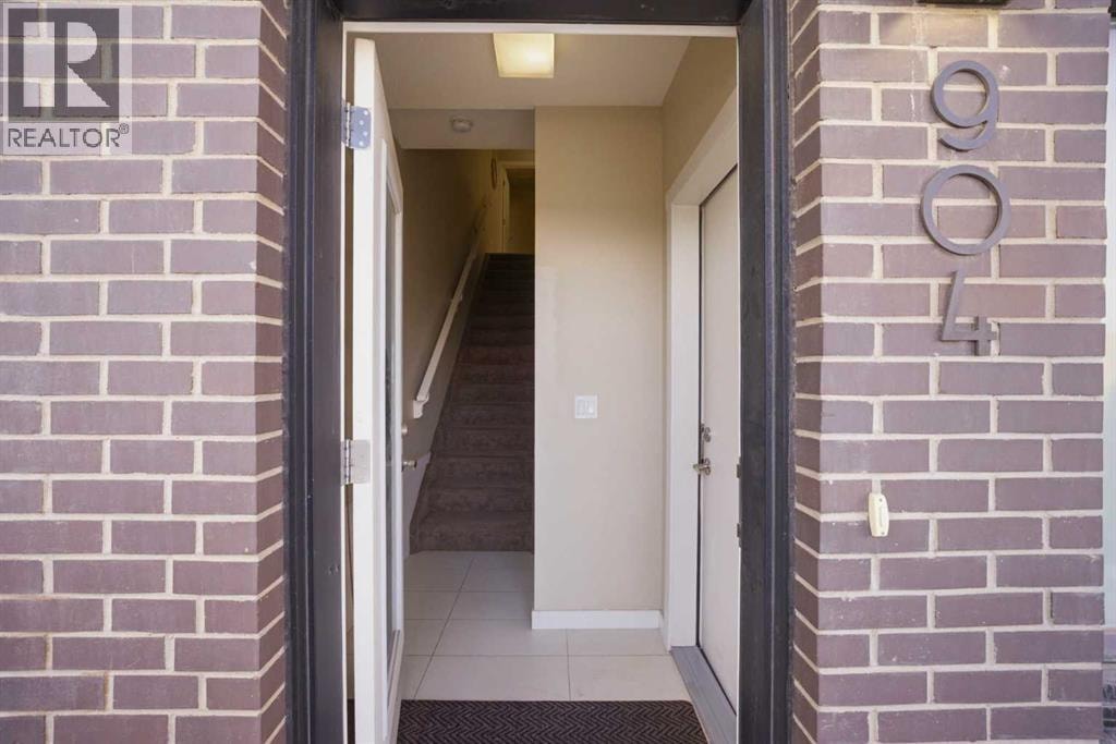 904, 218 Sherwood Square NW — photo 4