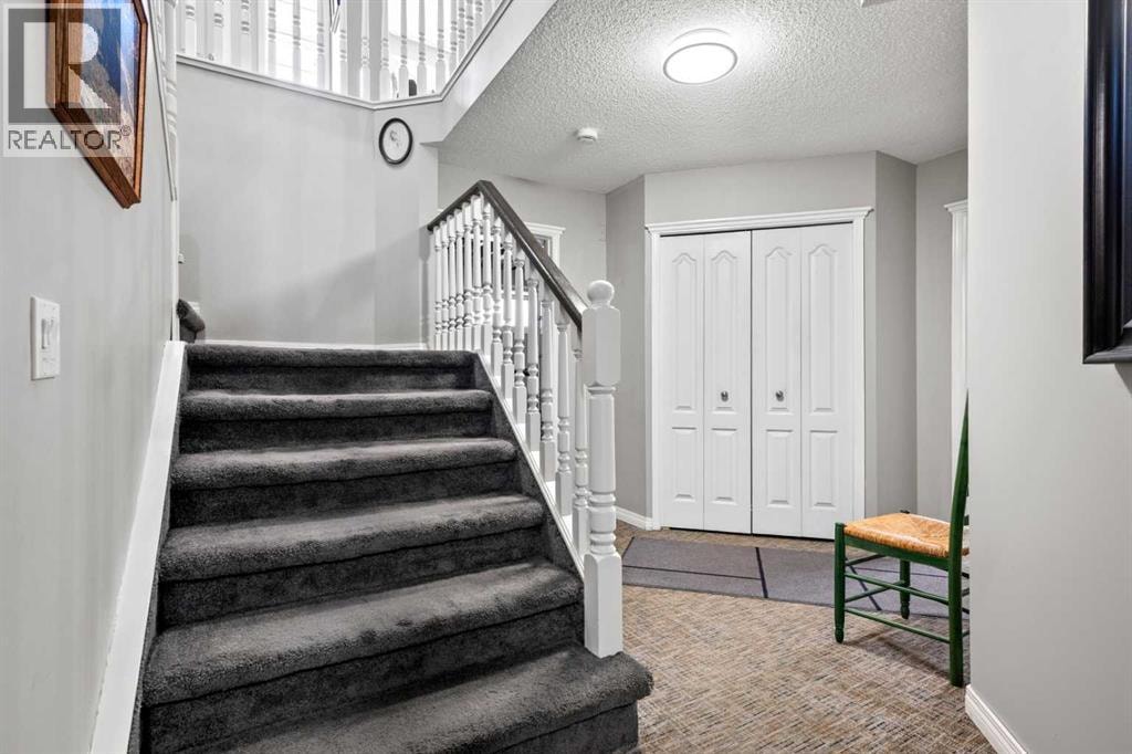 38 Richelieu Court SW — photo 25