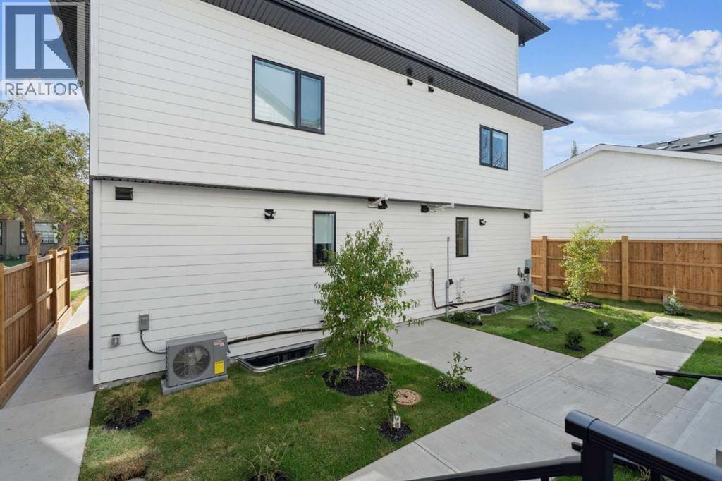 2831 36 Street SW — photo 32