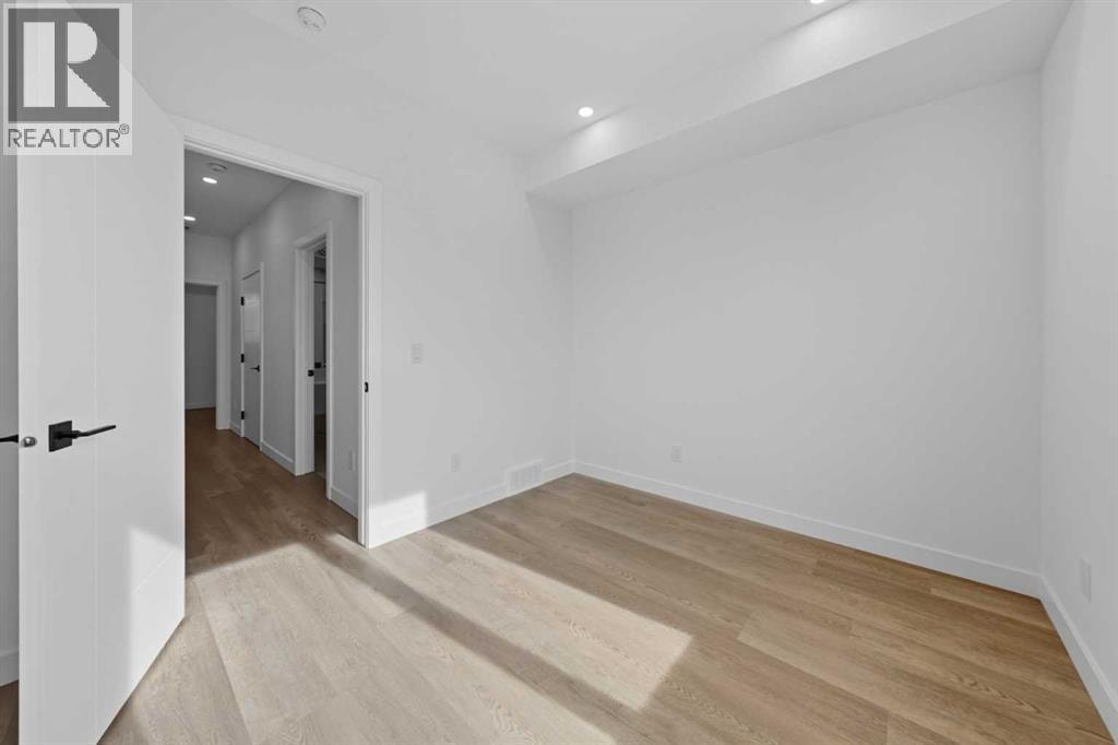 1224 20 Avenue NW — photo 16
