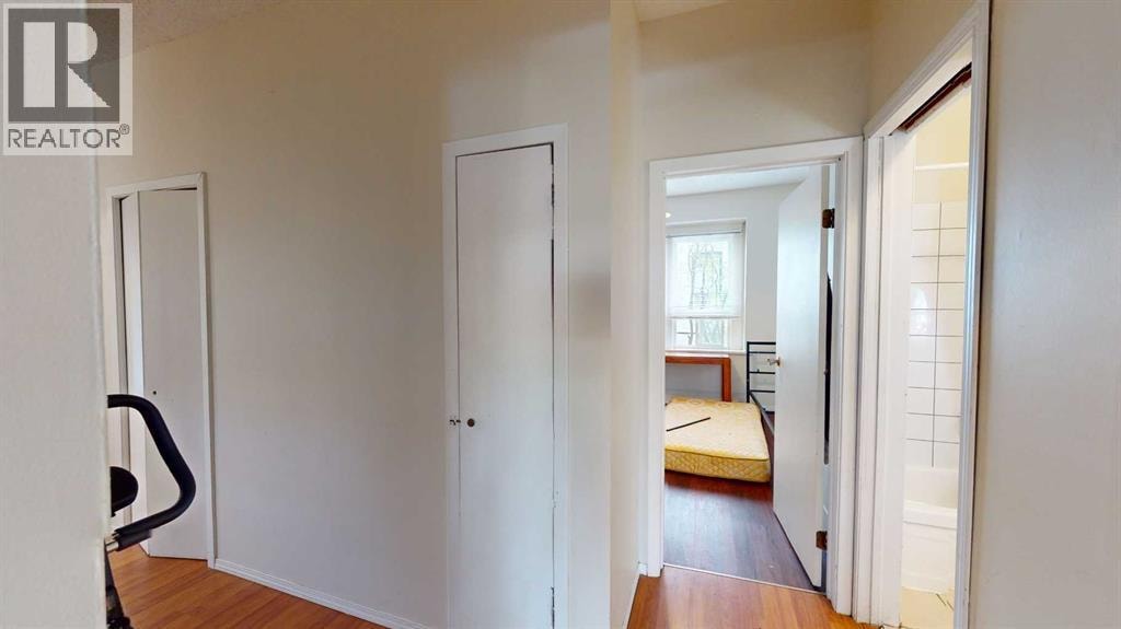 1625 23 Avenue SW — photo 16