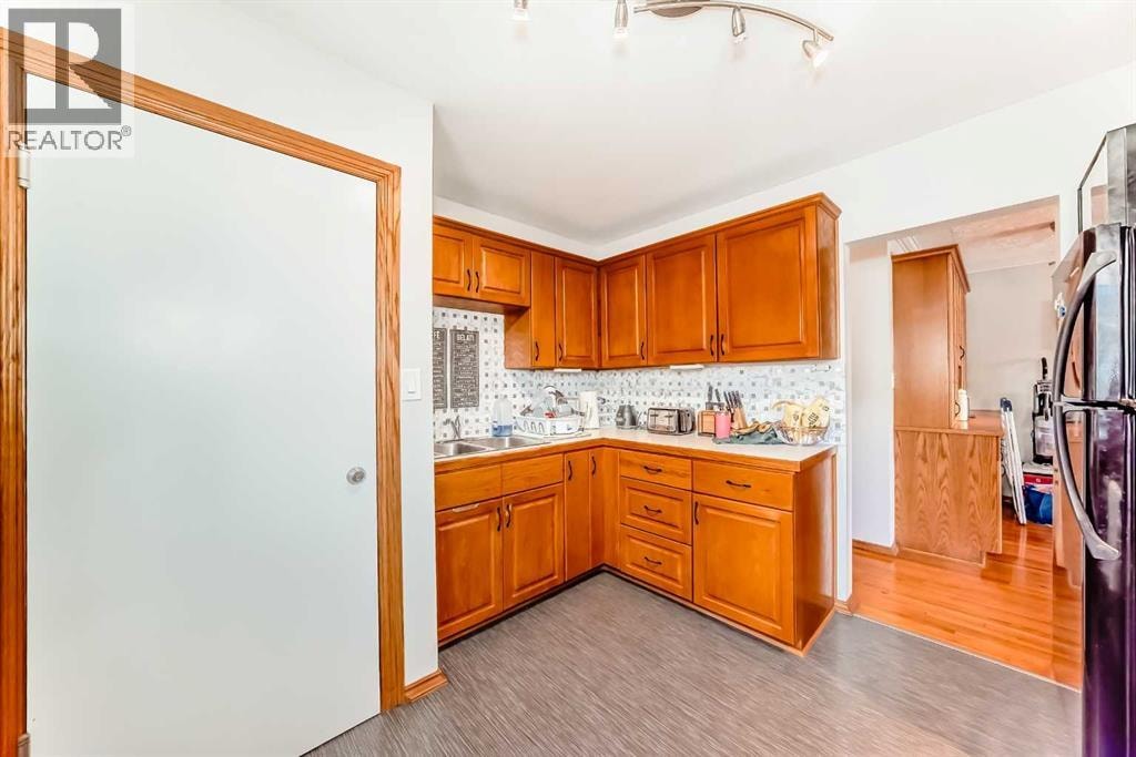 1415 Rosehill Drive NW — photo 4