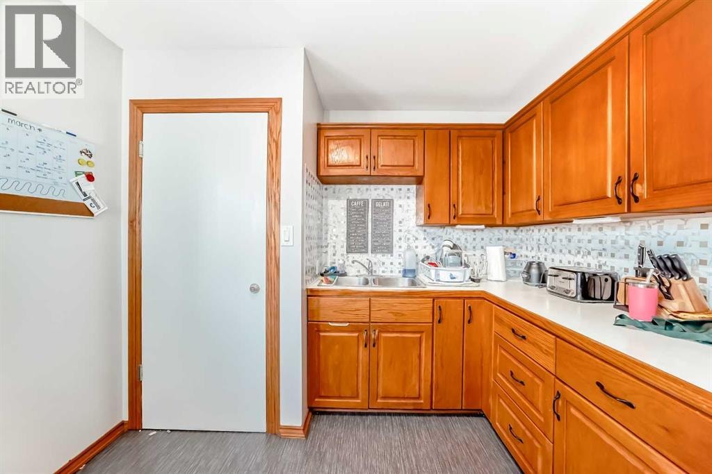 1415 Rosehill Drive NW — photo 5