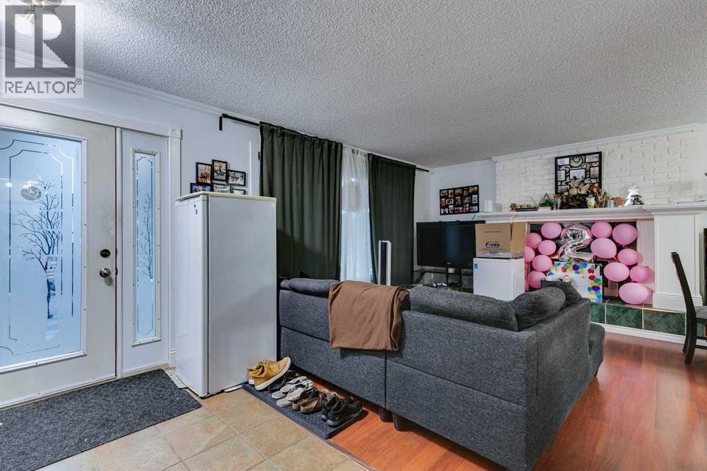 100 Allandale Close SE — photo 2