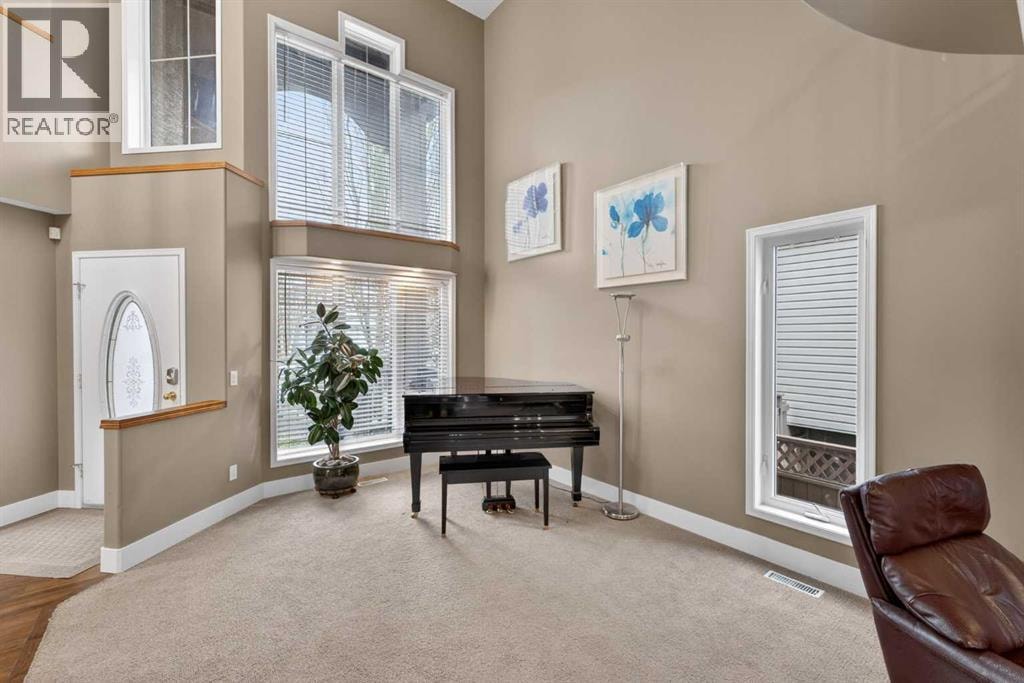 111 Valley Ponds Crescent NW — photo 2