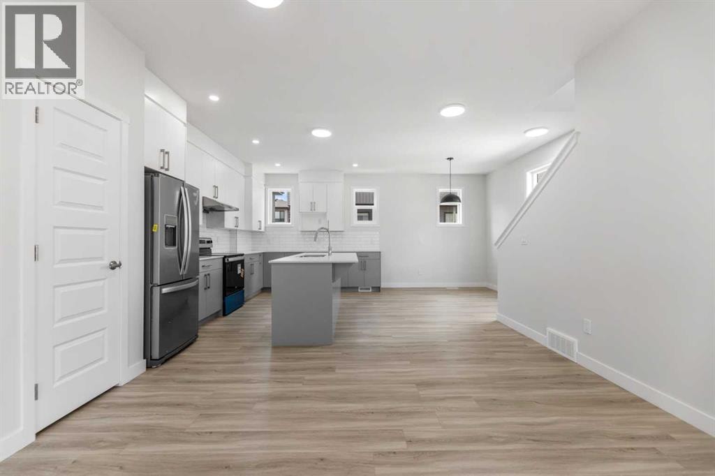 803, 90 Corner Meadows Manor NE — photo 2