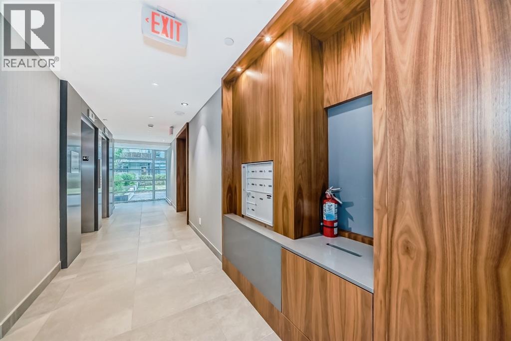 102, 88 Waterfront Mews SW — photo 3