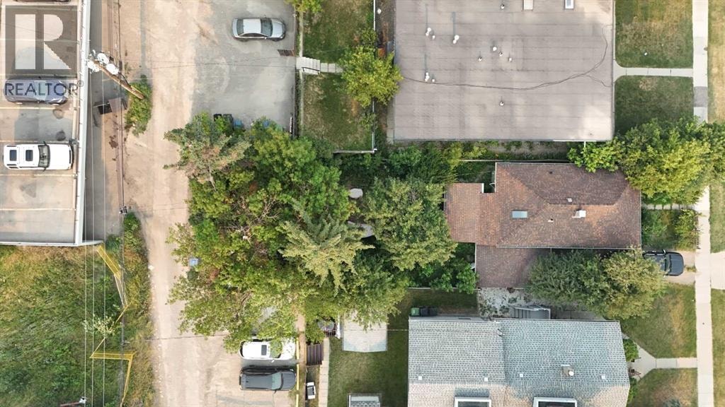 1816 27 Avenue SW — photo 9
