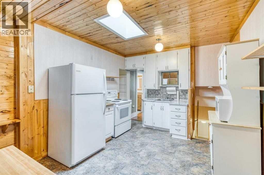 1816 27 Avenue SW — photo 3