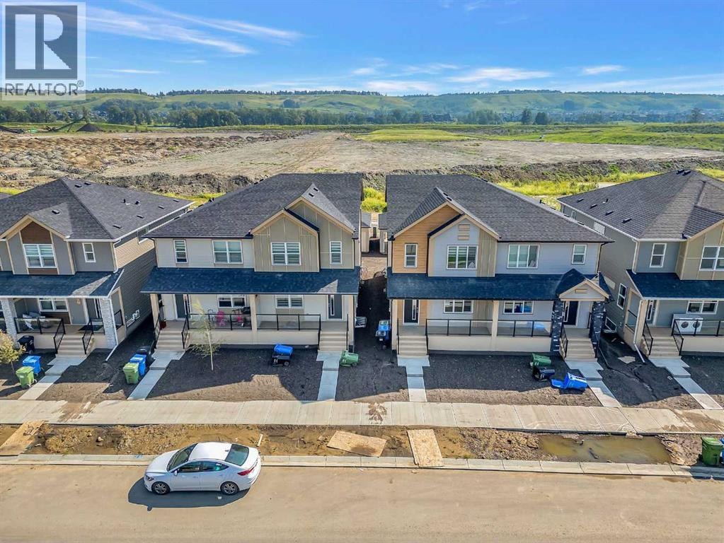 822, 826, 830, 834 Wolf Willow Boulevard SE — photo 2