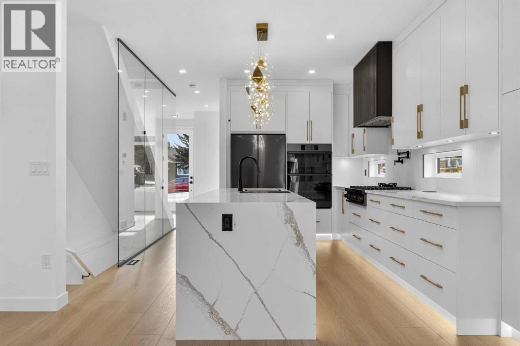 720 52 Avenue SW — photo 10