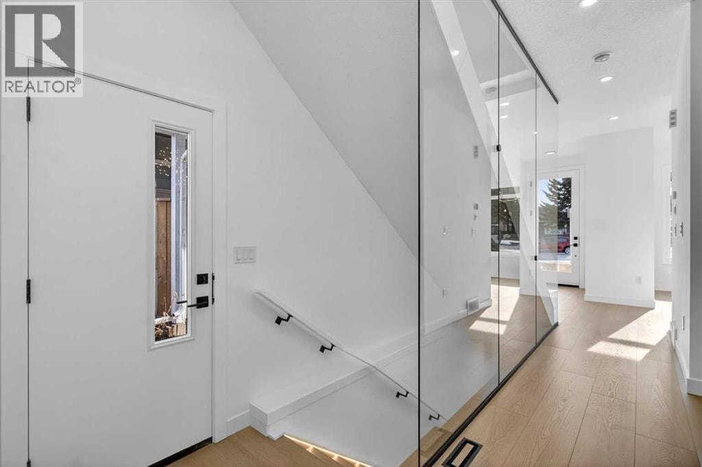 720 52 Avenue SW — photo 15