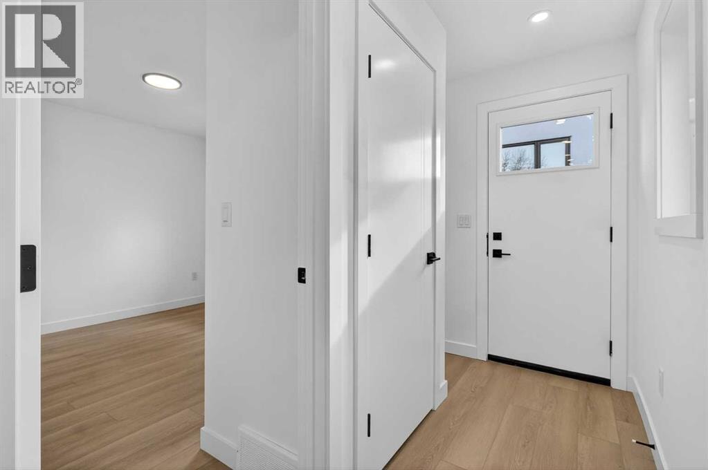 720 52 Avenue SW — photo 44