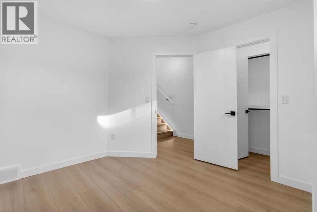 720 52 Avenue SW — photo 37