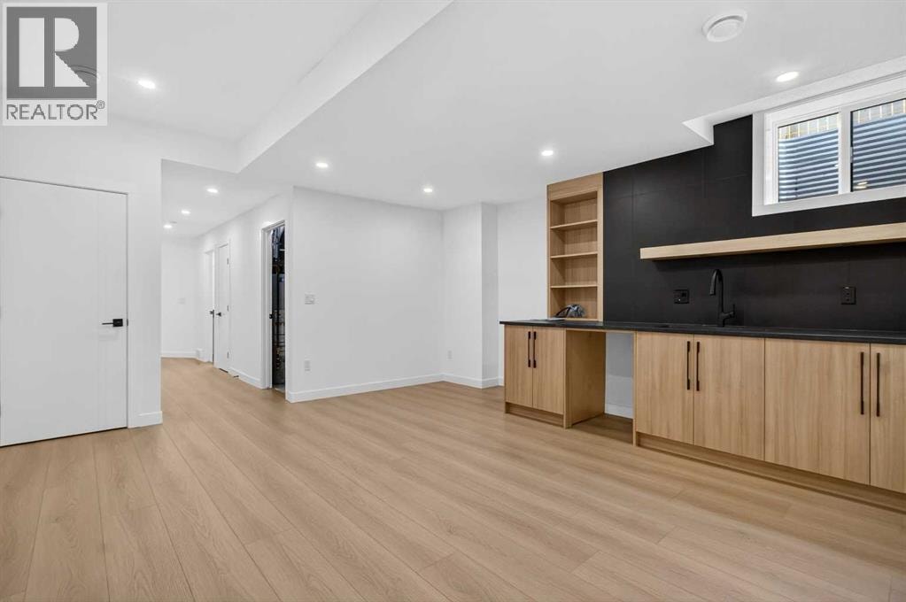 720 52 Avenue SW — photo 40