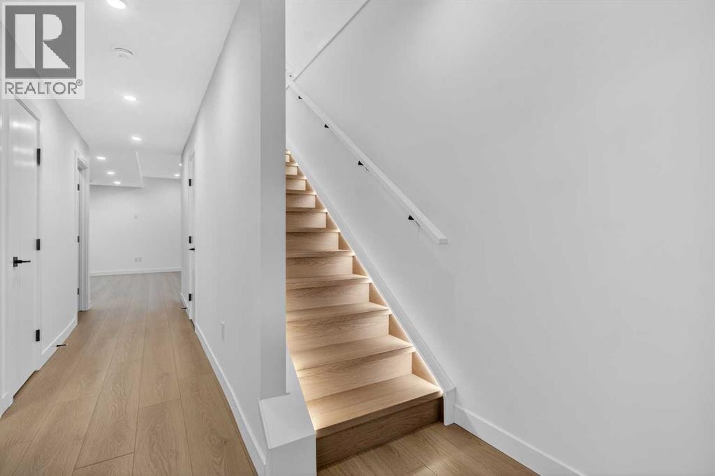 720 52 Avenue SW — photo 36