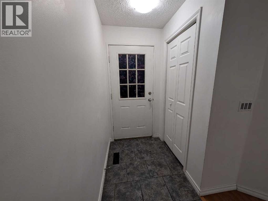 114 Castledale Way NE — photo 2