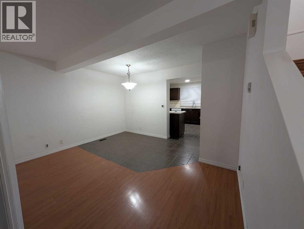 114 Castledale Way NE — photo 3