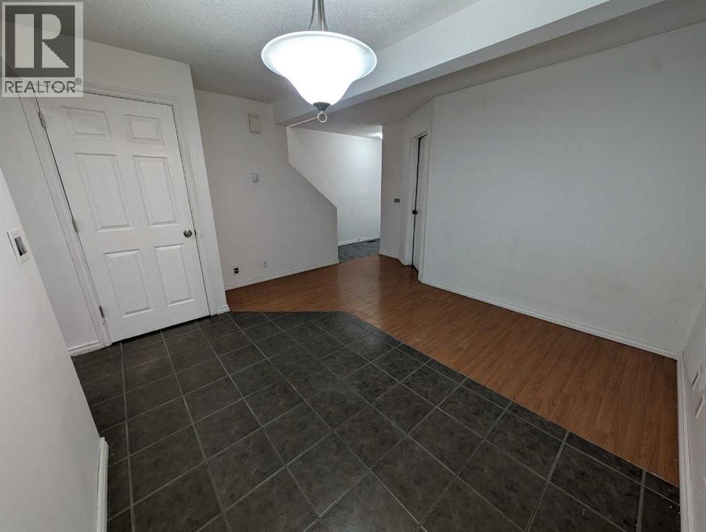 114 Castledale Way NE — photo 4