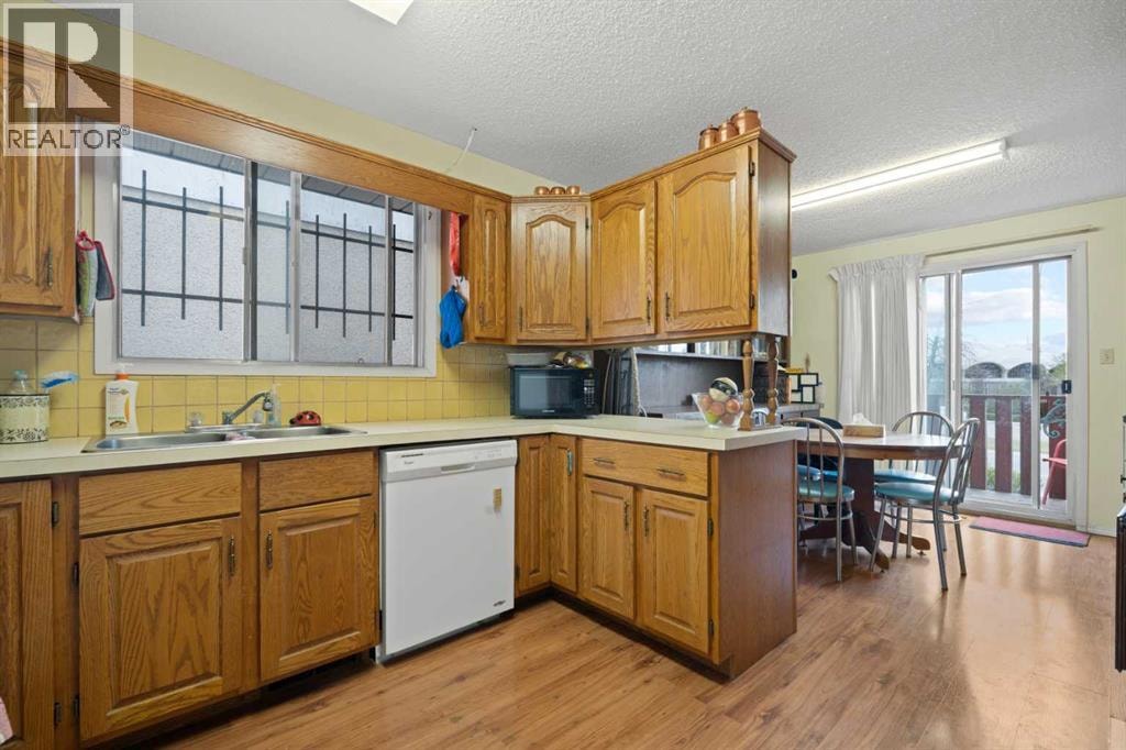 1521 44 Street SE — photo 17