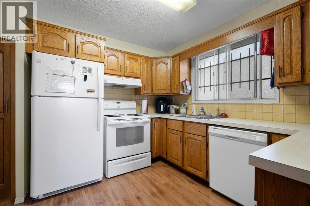1521 44 Street SE — photo 18