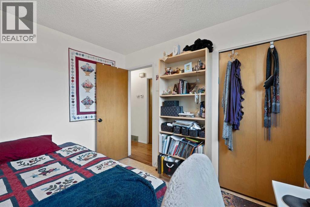 1521 44 Street SE — photo 29