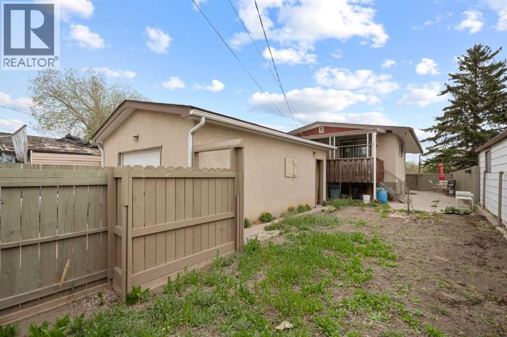 1521 44 Street SE — photo 10