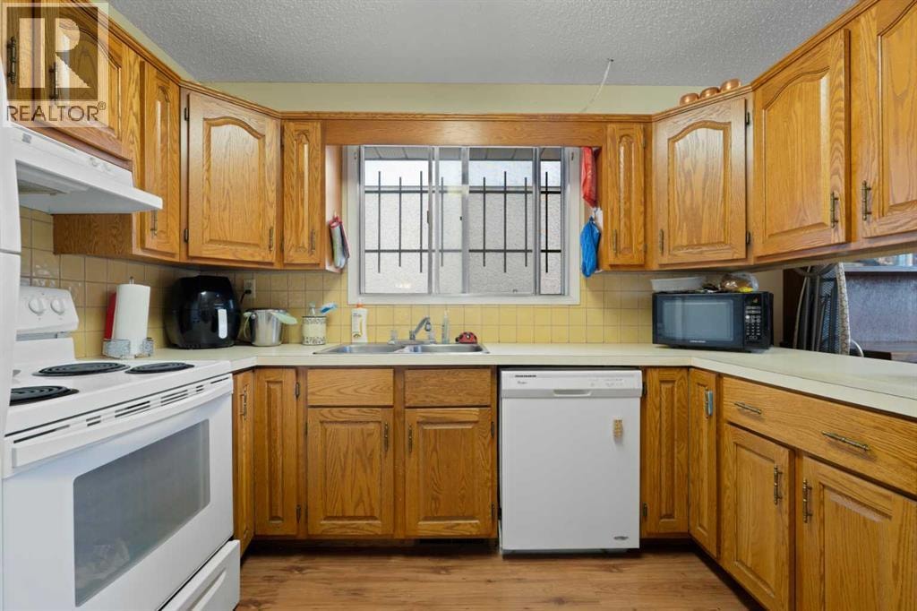 1521 44 Street SE — photo 19