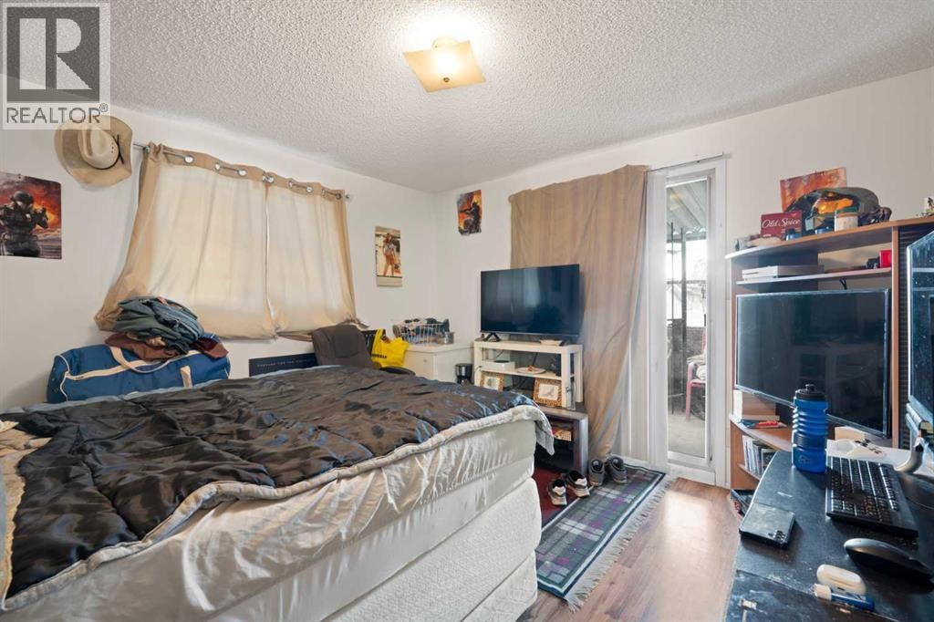 1521 44 Street SE — photo 30