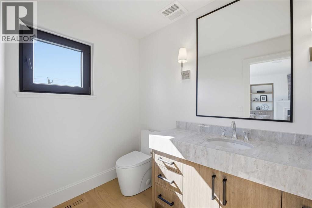 2025 27 Avenue SW — photo 41
