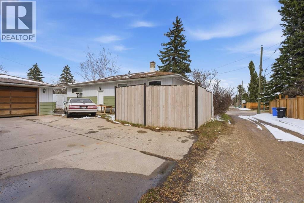 3439 33 Street SW — photo 18
