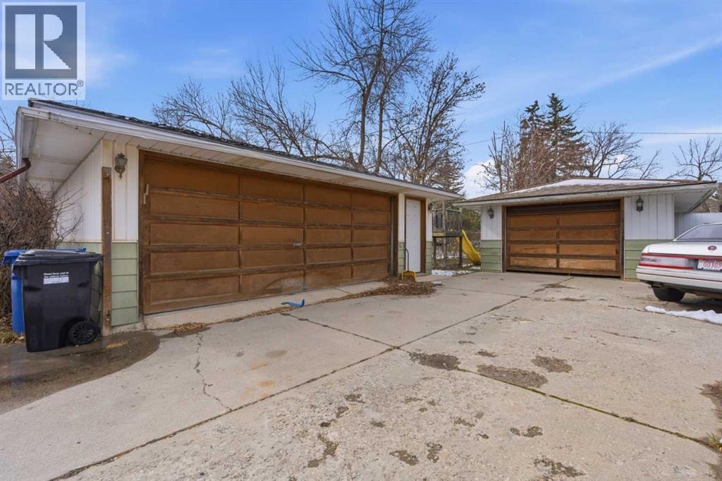 3439 33 Street SW — photo 17