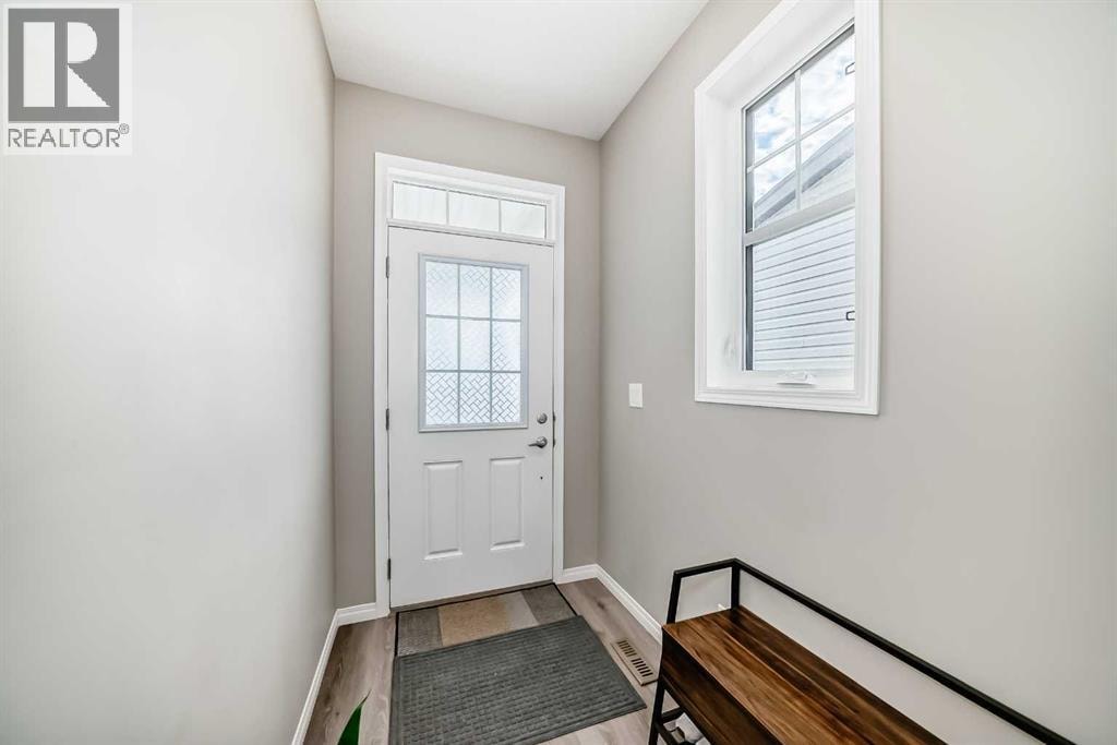 43 Carrington Crescent NW — photo 3