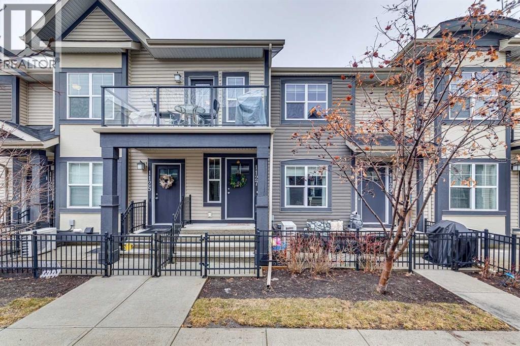 1127 McKenzie Towne Row SE — photo 1