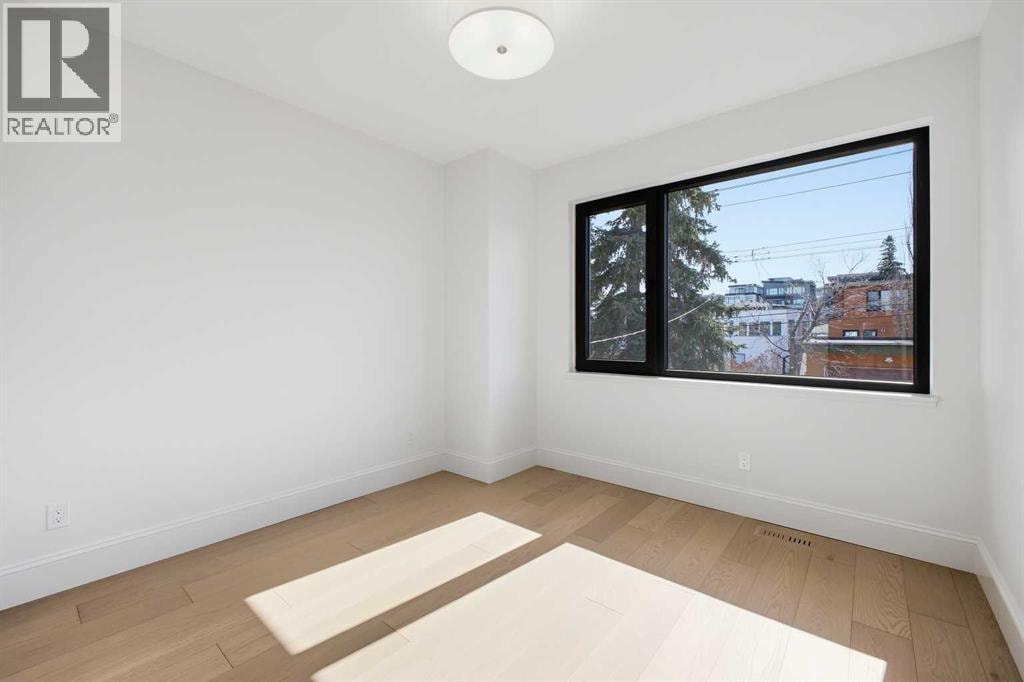 2023 27 Avenue SW — photo 35