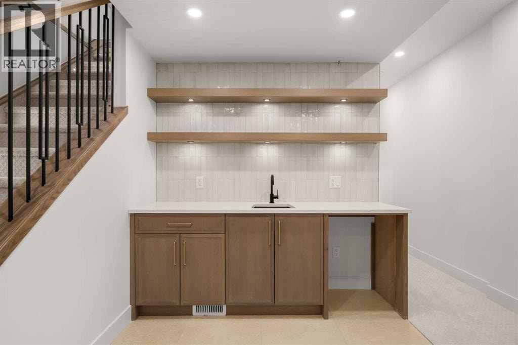 5104 21 Avenue NW — photo 22