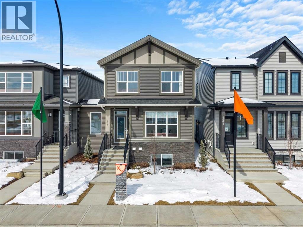 135 Huxland Road NE — photo 1