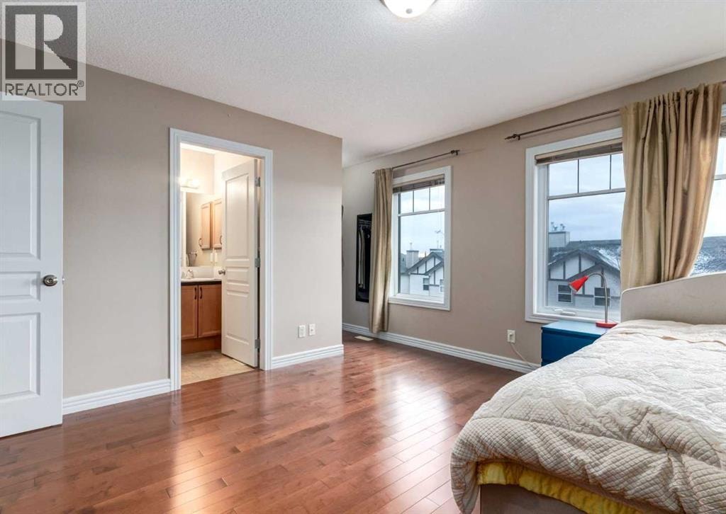 12 Royal Oak Lane NW — photo 16