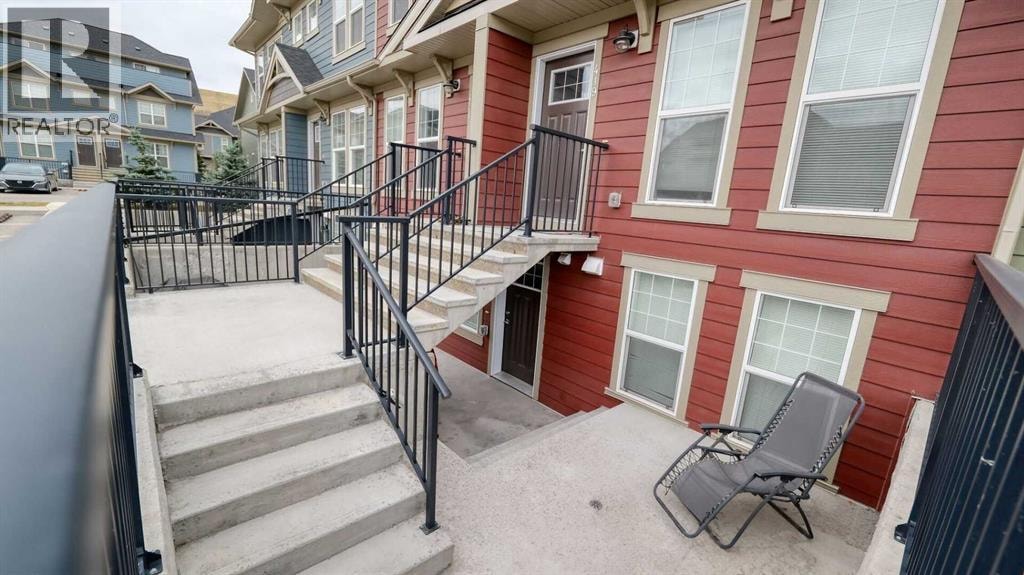 417 Cranbrook Square SE — photo 2
