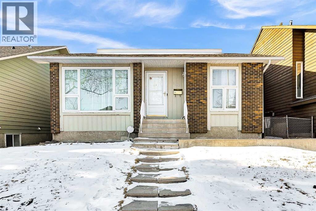 1111 Berkley Drive NW — photo 1